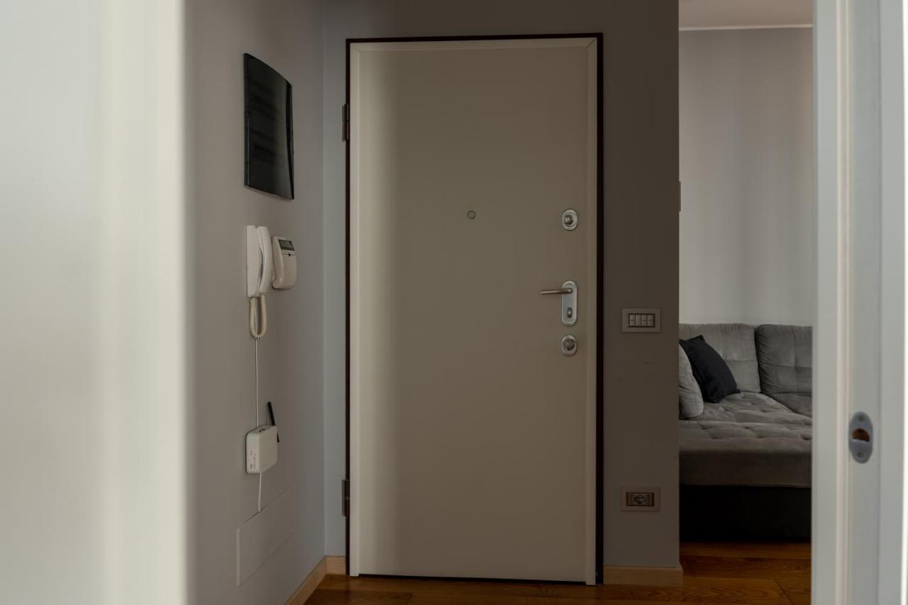 5 Min Duomo Luxury Home In Brera Design District Milano Eksteriør billede