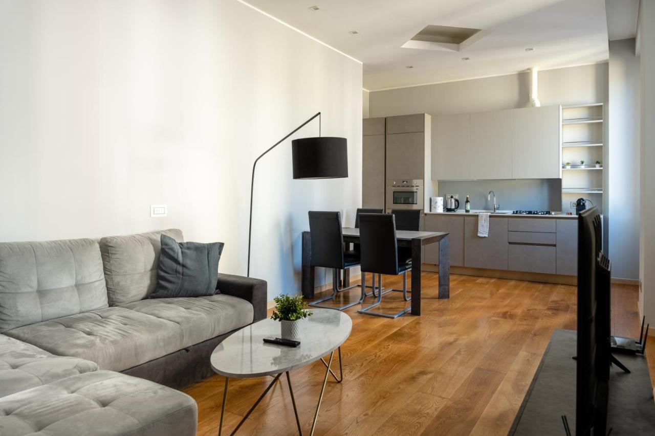 5 Min Duomo Luxury Home In Brera Design District Milano Eksteriør billede